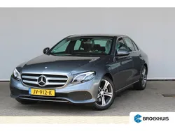 Grijs, metallic lak Gebruikt 2016 Mercedes E200 Prestige Sedan | € 24.900 (Goede deal)