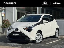 Wit Gebruikt 2019 Toyota Aygo X-play Hatchback | € 10.950 (Eerlijke prijs)