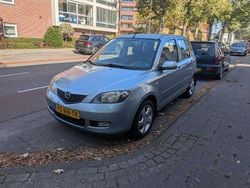 Blauw Gebruikt 2005 Mazda 2 Sportive Stationwagen | € 1.200 (Goede deal)