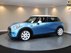 Blauw Gebruikt 2018 Mini Cooper Business Hatchback | € 14.940 (Eerlijke prijs)