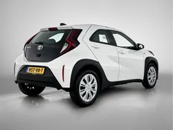 Wit Gebruikt 2024 Toyota Aygo Play Hatchback | € 17.450 (Goede deal)