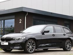 Zwart Gebruikt 2021 BMW 318 Advantage Stationwagen | € 23.950 (Goede deal)
