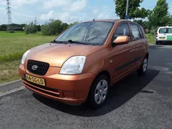 Oranje, metallic lak Gebruikt 2006 Kia Picanto LX Hatchback | € 2.050 (Eerlijke prijs)