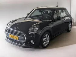 Zwart Gebruikt 2020 Mini ONE Hatchback | € 14.950 (Goede deal)
