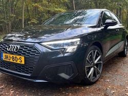 Zwart Gebruikt 2022 Audi A3 Sportback e-tron Advanced Sedan | € 23.950 (Super prijs)