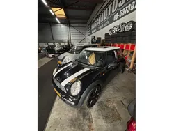 Zwart Gebruikt 2005 Mini ONE Hatchback | € 1.299 (Eerlijke prijs)