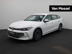 Wit Nieuw 2025 VW Passat Business Stationwagen | € 57.800 (Duur)