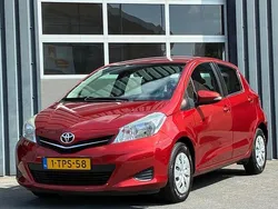 Rood Gebruikt 2014 Toyota Yaris Hatchback | € 5.999 (Eerlijke prijs)