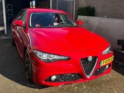 Rood Gebruikt 2016 Alfa Romeo Giulia Super Sedan | € 21.000 (Goede deal)