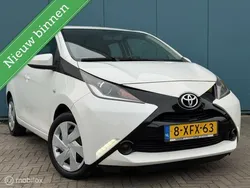 Wit Gebruikt 2014 Toyota Aygo X-play Hatchback | € 5.499 (Eerlijke prijs)