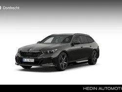 Grijs Nieuw 2025 BMW 530e Comfort Edition Stationwagen | € 87.723 (Goede deal)