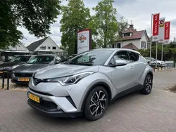 Grijs, metallic lak Gebruikt 2019 Toyota C-HR Executive SUV | € 19.950 (Eerlijke prijs)