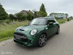 Groen, metallic lak Gebruikt 2021 Mini Cooper S Hatchback | € 28.995 (Eerlijke prijs)