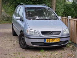 Grijs Gebruikt 2001 Opel Zafira Comfort MPV | € 650 (Eerlijke prijs)