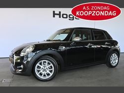 Zwart, metallic lak Gebruikt 2017 Mini ONE Business Hatchback | € 9.940 (Eerlijke prijs)