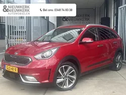 Rood Gebruikt 2017 Kia Niro SUV | € 17.399 (Eerlijke prijs)
