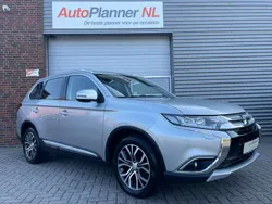 Grijs, metallic lak Gebruikt 2018 Mitsubishi Outlander Intense SUV | € 18.944 (Goede deal)