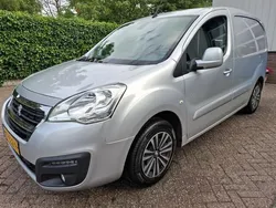 Grijs Gebruikt 2016 Peugeot Partner S MPV | € 3.995 (Iets duurder)