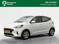 Atlas white (wit metallic) Gebruikt 2024 Hyundai i10 Comfort Hatchback | € 15.945 (Eerlijke prijs)
