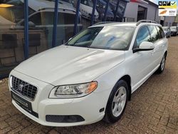 Wit Gebruikt 2009 Volvo V70 Momentum Stationwagen | € 16.945 (Duur)