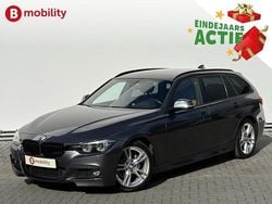 Grijs Gebruikt 2019 BMW 318 M Sport Stationwagen | € 18.895 (Eerlijke prijs)