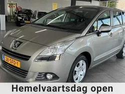 Grijs Gebruikt 2011 Peugeot 5008 MPV | € 4.450 (Eerlijke prijs)