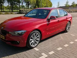 Rood Gebruikt 2014 BMW 320 Sedan | € 13.000 (Goede deal)