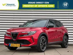 Rood Gebruikt 2025 Alfa Romeo Junior Edizione Speciale Hatchback | € 40.790 (Eerlijke prijs)