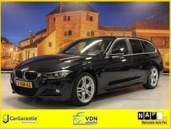 Zwart, metallic lak Gebruikt 2015 BMW 320 M Sport Stationwagen | € 14.950 (Iets duurder)
