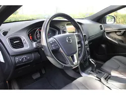 Zwart Gebruikt 2019 Volvo V40 CC Momentum Stationwagen | € 19.400 (Goede deal)