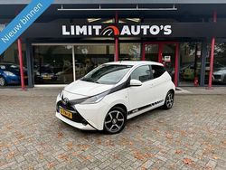Wit Gebruikt 2015 Toyota Aygo X-play Hatchback | € 6.999 (Eerlijke prijs)