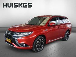 Rood (metallic) Gebruikt 2015 Mitsubishi Outlander P-HEV Edition SUV | € 18.450 (Iets duurder)