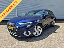 Blauw, metallic lak Gebruikt 2024 Audi A3 Sportback e-tron Advanced Sedan | € 34.555 (Eerlijke prijs)