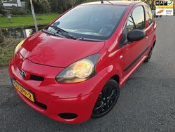 Rood Gebruikt 2009 Toyota Aygo Hatchback | € 3.350 (Eerlijke prijs)