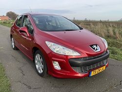 Rood (metallic) Gebruikt 2008 Peugeot 308 Hatchback | € 4.950 (Iets duurder)