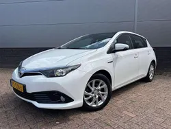 Wit Gebruikt 2017 Toyota Auris Hatchback | € 15.480 (Eerlijke prijs)