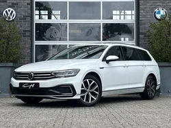 Wit Gebruikt 2021 VW Passat GTE Stationwagen | € 21.945 (Eerlijke prijs)