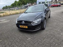 Zwart, metallic lak Gebruikt 2013 VW Golf VII Highline Hatchback | € 7.495 (Iets duurder)