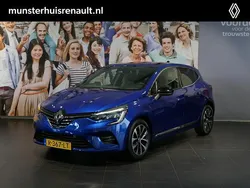 Bleu iron rqh (blauw metallic) Gebruikt 2022 Renault Clio V Techno Hatchback | € 16.495 (Eerlijke prijs)
