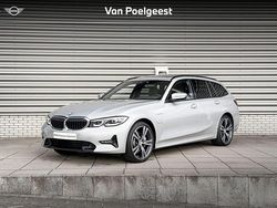 Glaciersilber metallic (grijs metallic) Gebruikt 2021 BMW 330e Executive Stationwagen | € 32.900 (Eerlijke prijs)