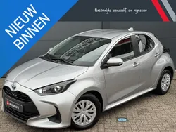 Grijs Gebruikt 2023 Toyota Yaris Hybrid Active Hatchback | € 21.890 (Eerlijke prijs)