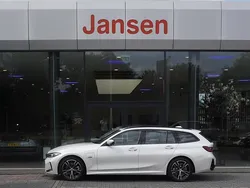 Wit Gebruikt 2022 BMW 330e M Sport Stationwagen | € 37.450 (Goede deal)