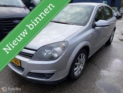 Grijs Gebruikt 2004 Opel Astra Cosmo Hatchback | € 1.495 (Eerlijke prijs)