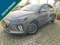 Grijs, metallic lak Gebruikt 2019 Hyundai Ioniq Premium Sedan | € 15.950 (Eerlijke prijs)
