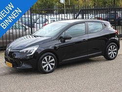 Zwart Gebruikt 2023 Renault Clio V Equilibre Hatchback | € 14.950 (Goede deal)