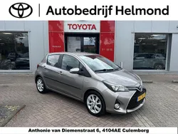 Bruin Gebruikt 2015 Toyota Yaris Hybrid Hatchback | € 14.349 (Eerlijke prijs)
