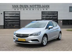 Grijs Gebruikt 2017 Opel Astra Edition Hatchback | € 10.450 (Eerlijke prijs)