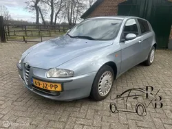 Blauw Gebruikt 2002 Alfa Romeo 147 Progression Hatchback | € 1.399 (Eerlijke prijs)