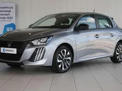 Grijs, metallic lak Nieuw 2025 Peugeot 208 Style Hatchback | € 26.950 (Goede deal)