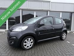 Zwart Gebruikt 2013 Peugeot 107 Sportium Hatchback | € 3.299 (Eerlijke prijs)